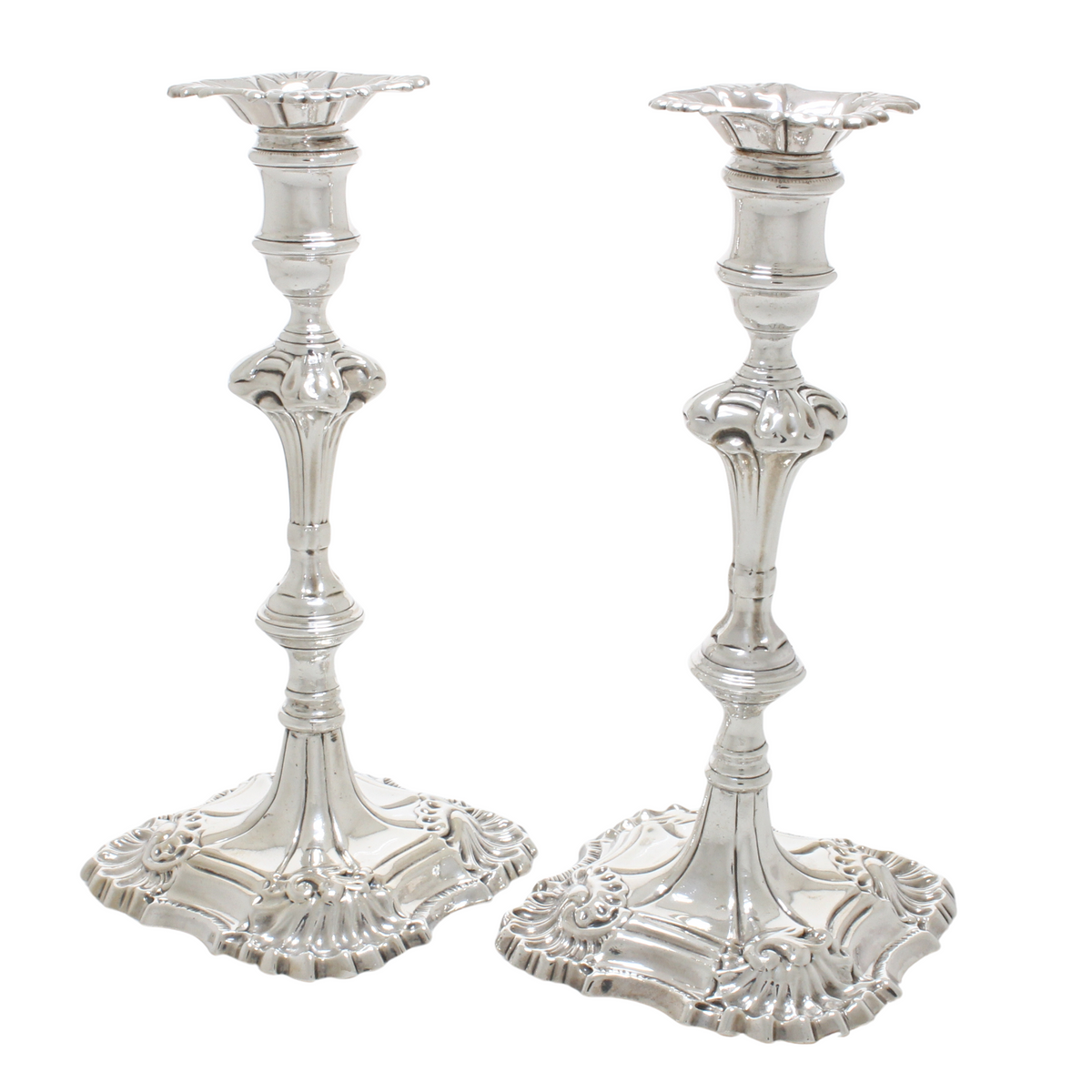 Antiek gegoten groot paar kandelaars van sterling zilver 1769