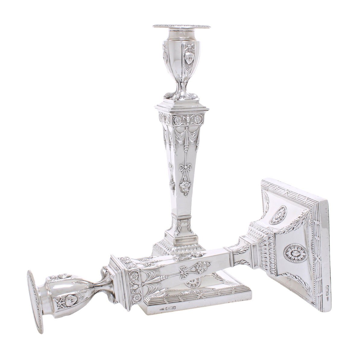 Antiek paar zilveren tafel­kandelaars