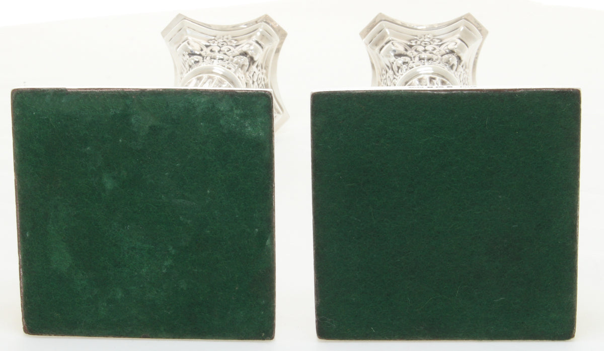 Engelse zilveren korintische kandelaars 1975