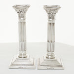 Engelse zilveren korintische kandelaars 1975