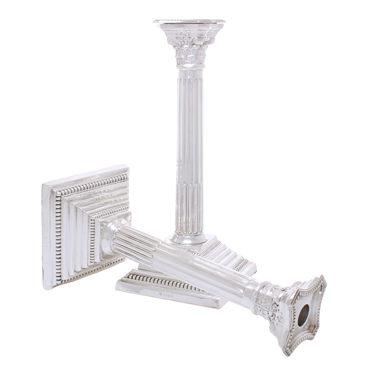 Engelse zilveren korintische kandelaars 1968