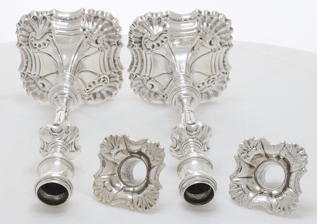Antiek gegoten groot paar kandelaars van sterling zilver 1769