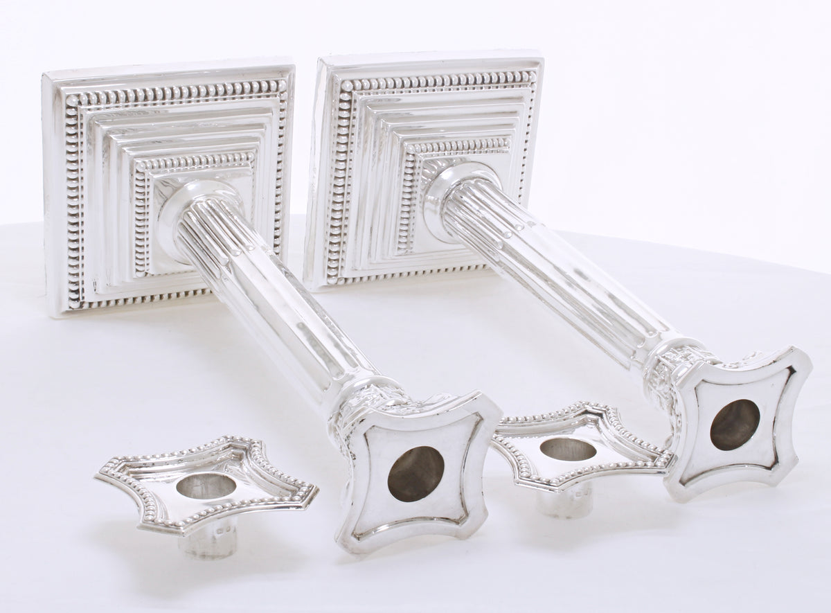 Engelse zilveren korintische kandelaars 1968