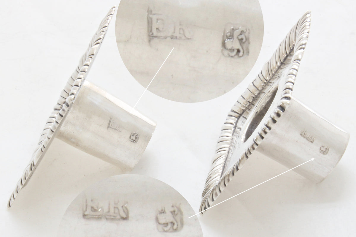 Antiek groot Korinthisch Sterling zilveren paar kandelaars 1761, Londen