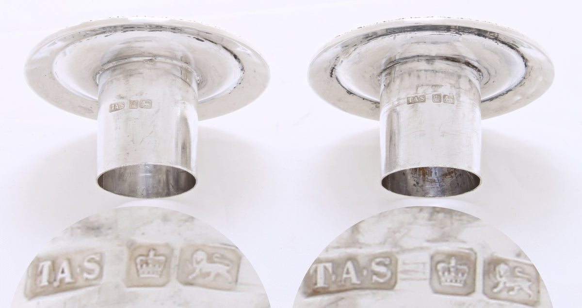 Antiek paar zilveren tafel­kandelaars