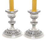 Engels zilveren kandelaars staand met gouden kaars