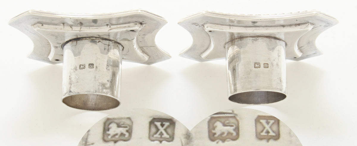 Engelse zilveren scones met keurmerken voor zilver sterling 
