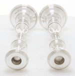 Hoge kandelaars. Engels zilveren kandelaars Broadway & Co voorkant