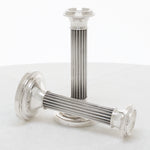 Nederlands zilveren kandelaars 1 liggend 1 staand