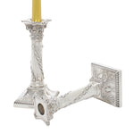 Zilveren korintische kandelaars met gouden kaars